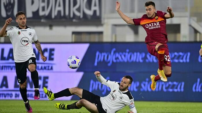 La Roma chiude col brivido: 2-2 in rimonta con lo Spezia, è in Conference League