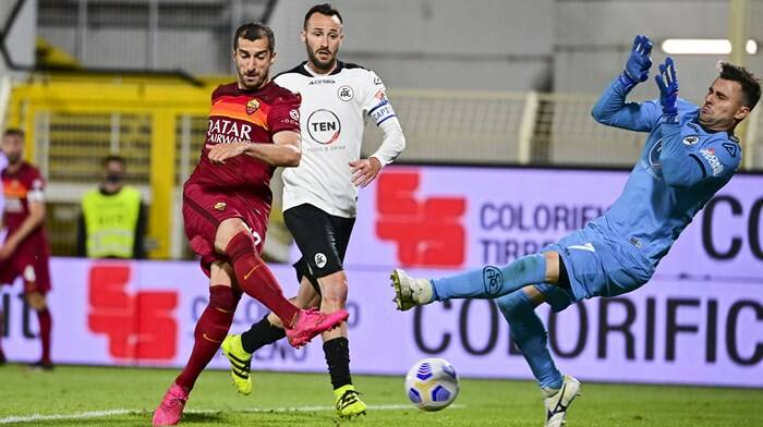 La Roma chiude col brivido: 2-2 in rimonta con lo Spezia, è in Conference League