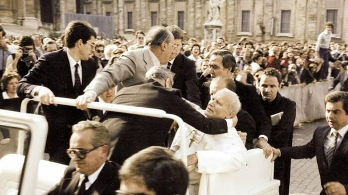 13 maggio 1981: 40 anni fa l’attentato al Papa in piazza San Pietro. Inchieste e sospetti
