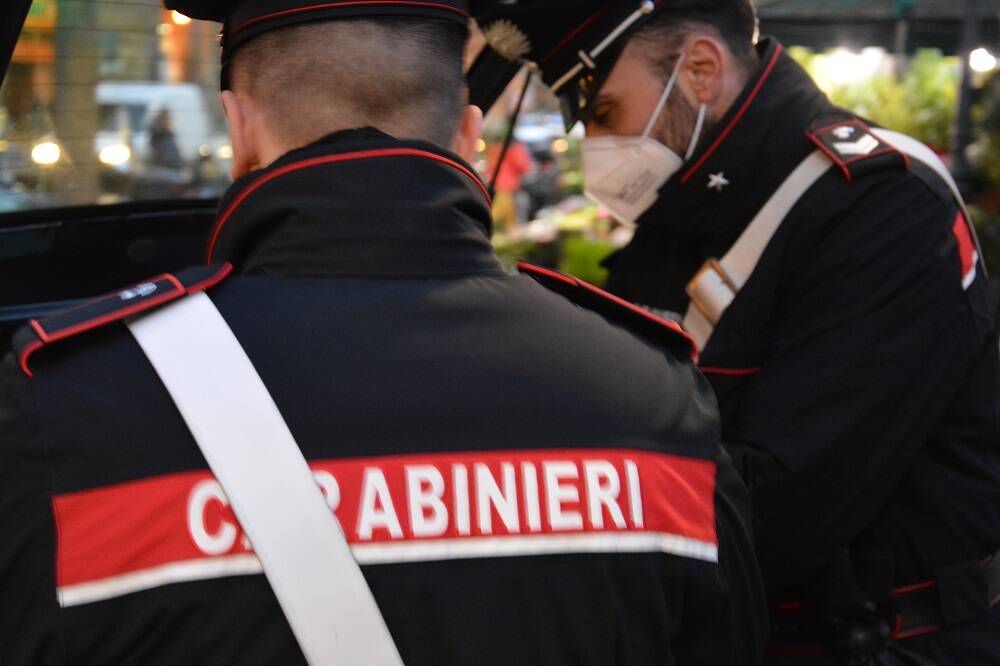 Roma, non si ferma all’alt dei carabinieri: rocambolesco inseguimento nella notte all’Eur
