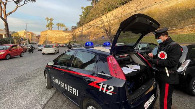 Controlli dei carabinieri del 1°maggio: pioggia di multe e fermati 2 party clandestini