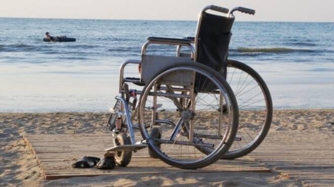 Una petizione per realizzare una spiaggia per disabili a Torvaianica: oltre 1500 firme raccolte