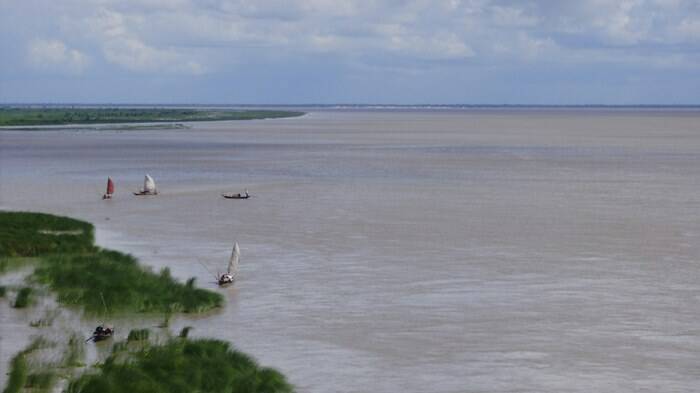 Bangladesh, due barche si scontrano sul fiume: decine di morti