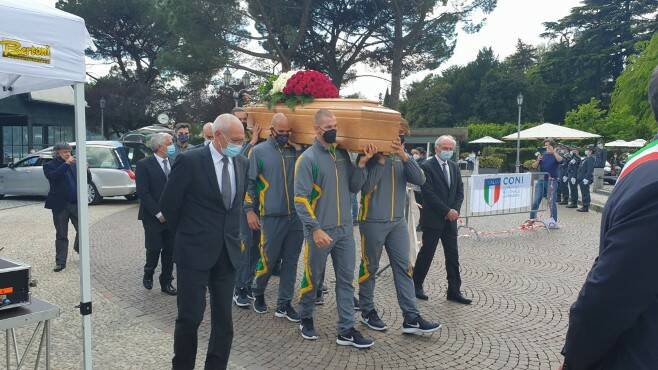 L’ultimo saluto a Mondelli, Rambaldi: “Alle Olimpiadi.. il tricolore al cielo, anche per lui”