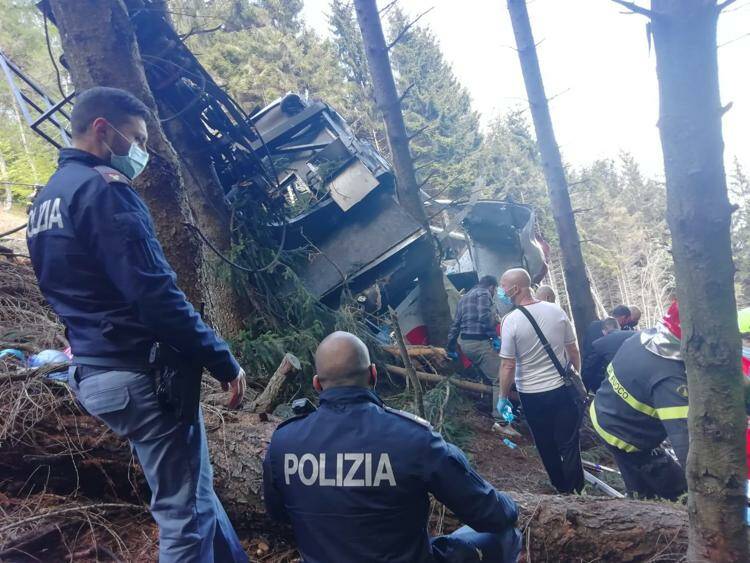 Tragedia a Stresa, precipita la cabina della funivia, 13 morti: il bilancio definitivo