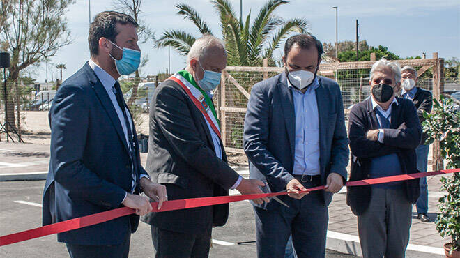 Fregene, inaugurato il nuovo lungomare ma parte la protesta: “Distrutto l’ambiente”