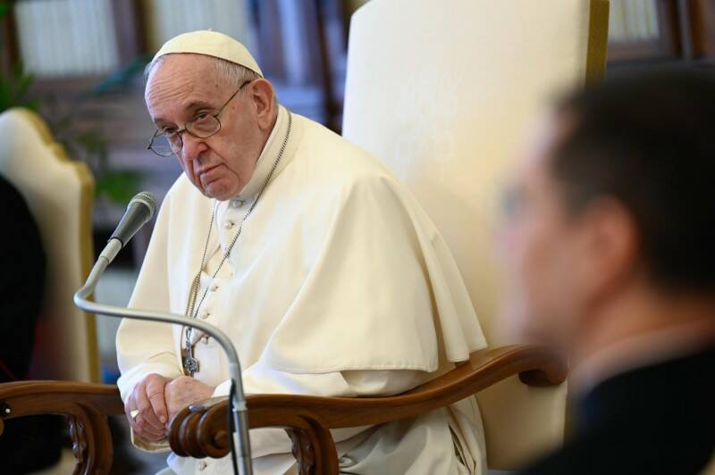Il Papa: “Pregare non è l’attività dei momenti di riposo ma del quotidiano”