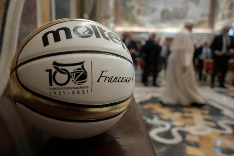 Francesco alla Federbasket Italiana: “Il vostro è uno sport che eleva verso il cielo”