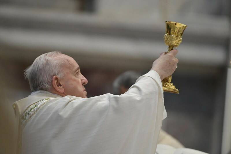 Pochi fedeli in chiesa, il Papa lancia l’allarme: “La messa domenicale non può essere marginale”