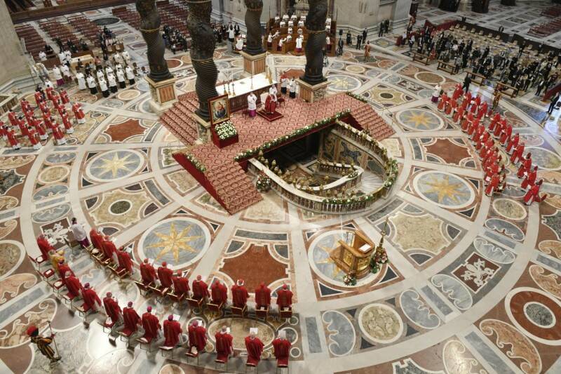 Pentecoste, il Papa: “Non è più il tempo di inculcare regole ma di testimoniare la misericordia”