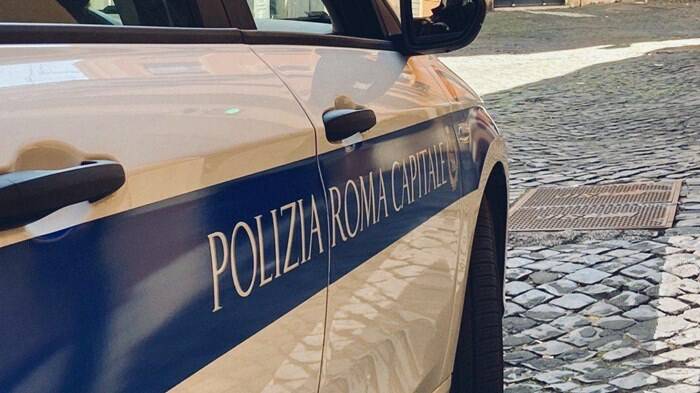 Roma, tenta di suicidarsi dal ponte Sublicio: 25enne salvato dalla Polizia Locale