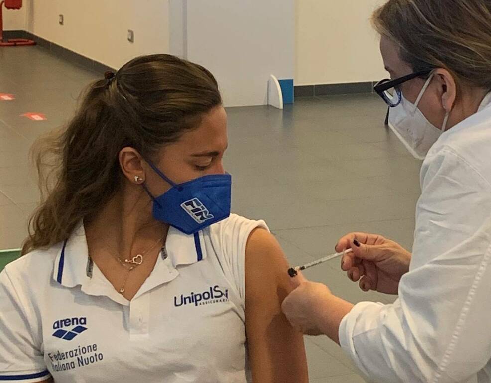 Nuoto, Simona Quadarella al Polo Natatorio di Ostia si sottopone al vaccino