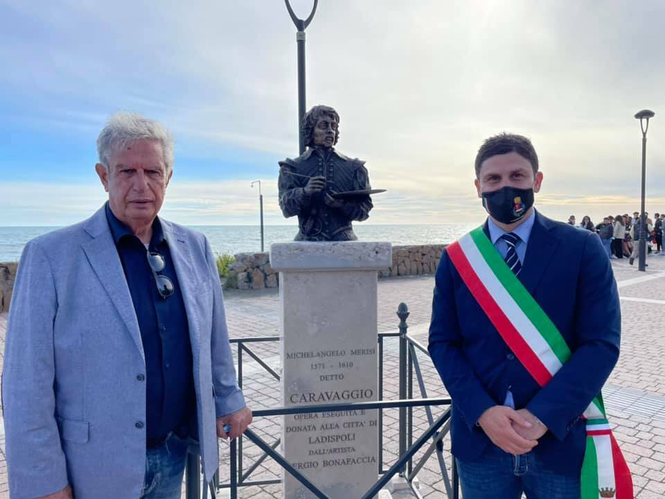 Ladispoli inaugura la prima statua al mondo dedicata a Caravaggio