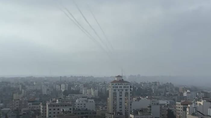 Nuova pioggia di razzi nei cieli di Gaza e Tel Aviv: sfiorata la sede dell’Onu