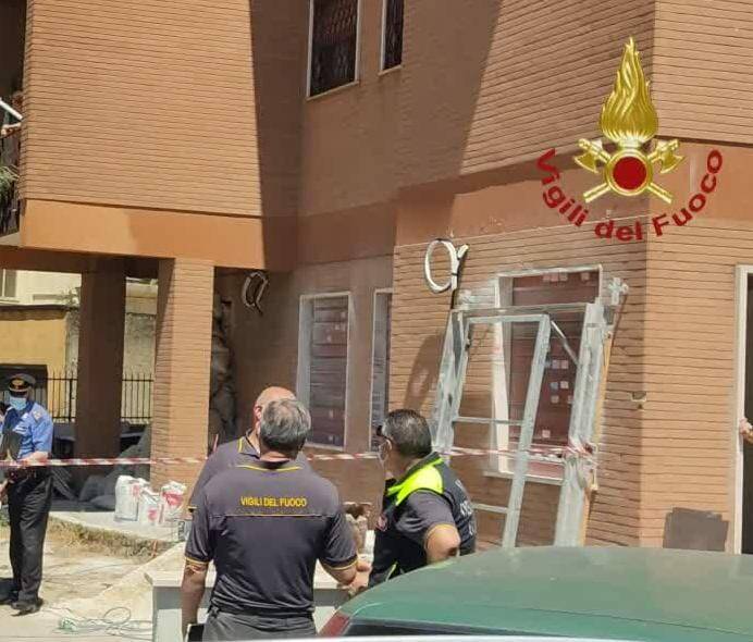 Roma, bimbo di tre anni precipita nel pozzo di un cantiere: salvato dai pompieri