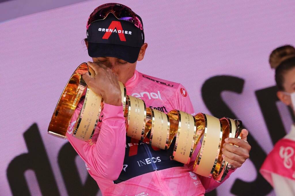 Il Papa scherza col vincitore del Giro d’Italia: “Quanti caffè prima di salire in bici?”
