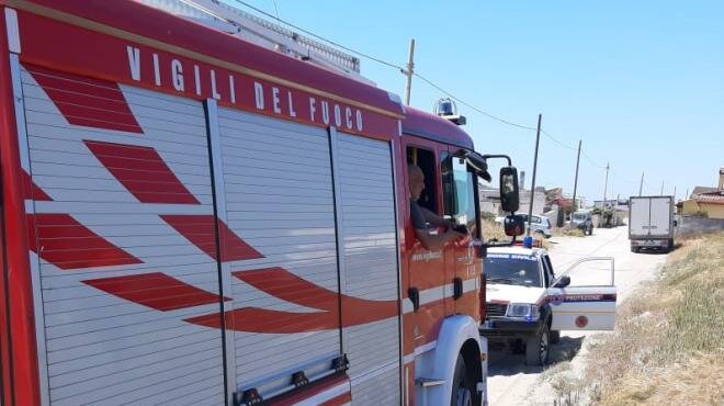 Ardea, incendio sul Lungomare dei Troiani: a fuoco la macchia mediterranea