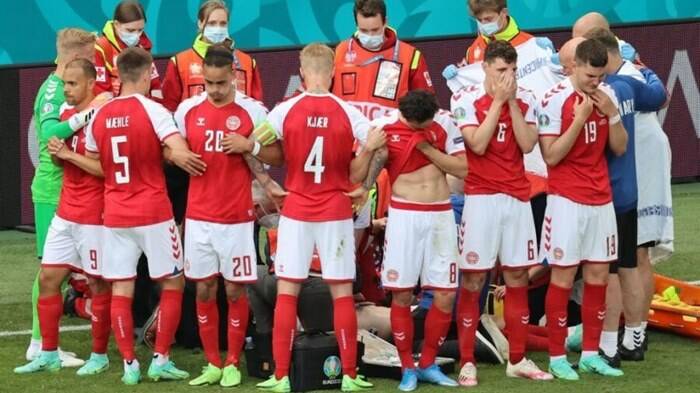 Euro 2020, paura per Eriksen: il calciatore crolla a terra durante Danimarca-Finlandia