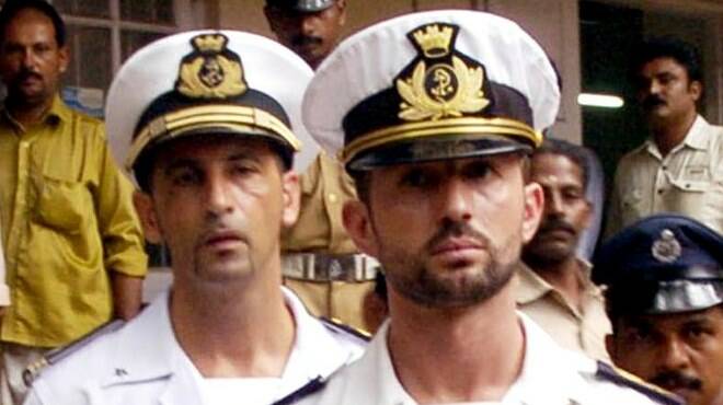 Marò, l’India chiude il caso Latorre e Girone: “Ok al risarcimento”