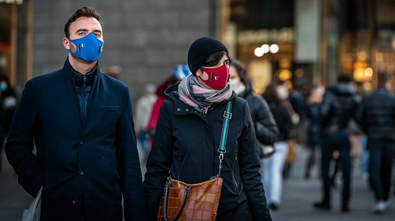 Covid, Coletta firma l’ordinanza: mascherine obbligatorie all’aperto nelle strade di Latina