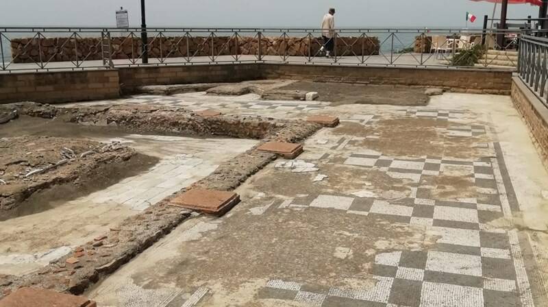 Ladispoli, torna a brillare il mosaico sul lungomare di Marina di Palo