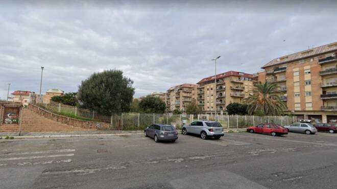 Ostia, trovato un cadavere nel parco Willy Ferrero: annullato “Spaccio Arte”