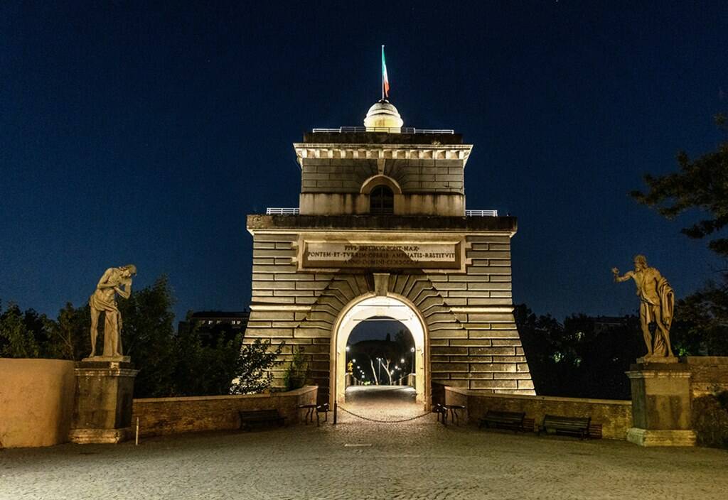 Roma, nuova luce per la Torretta Valadier di Ponte Milvio