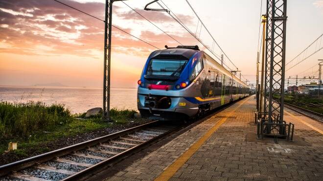 Ponti di primavera, con i treni regionali 10.500 posti in più per raggiungere le spiagge del Lazio