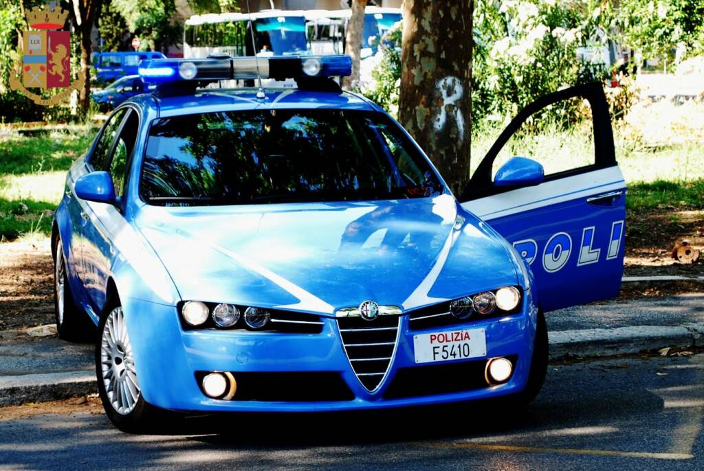 Roma, l’autista gli chiede il biglietto: dà di matto e prende a calci e pugni i poliziotti