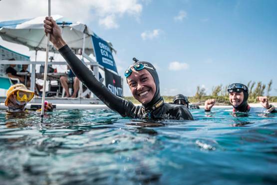 Apnea, Alessia Zecchini stabilisce il nuovo record mondiale nel Vertical Blue