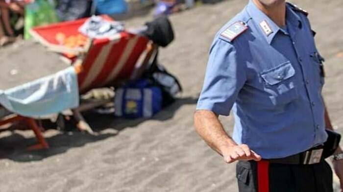 Tragedia a Fiumicino: ha un malore in spiaggia e muore