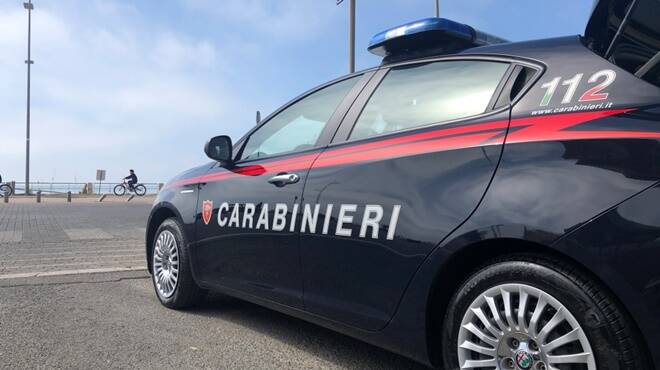 Ostia, furto sul lungomare: esce dal locale e le strappano la borsa dal braccio