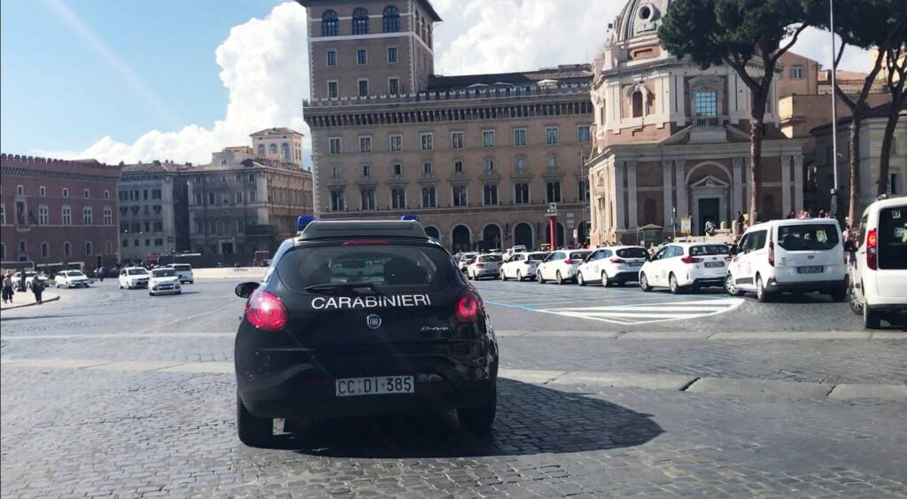 Roma, ladri di cellulari fermati da carabinieri fuori servizio