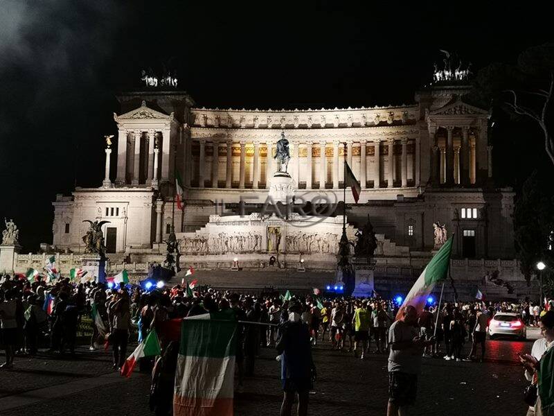 L&#8217;Italia è campione d&#8217;Europa, a Roma esplode la festa