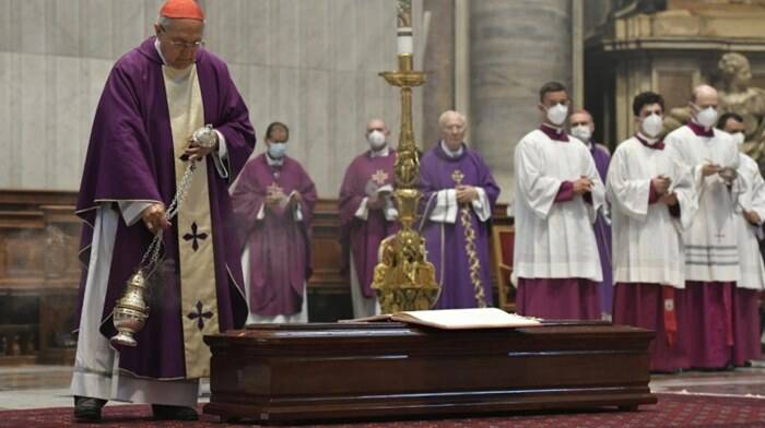 Vaticano, in San Pietro i funerali del cardinal Vanhoye: assente il Papa