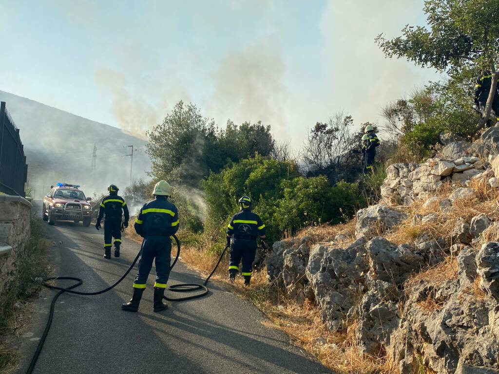 Giornata di incendi a Gaeta, evacuate alcune abitazioni