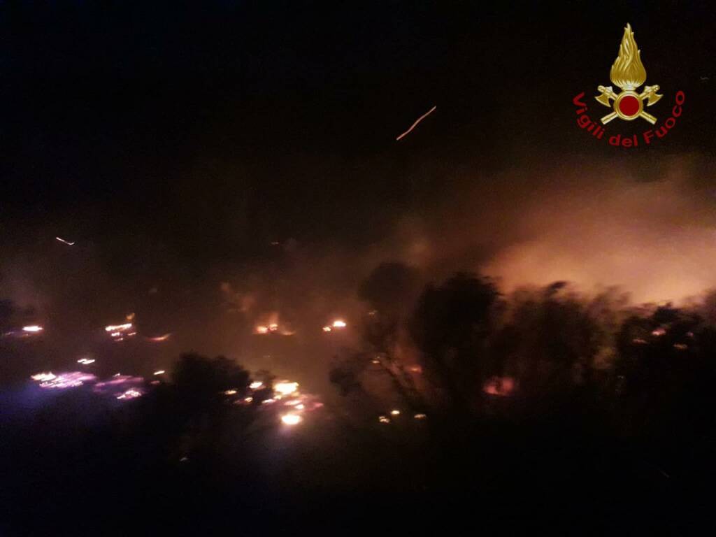 Santa Marinella, da festa a falò: i fuochi d’artificio provocano un incendio