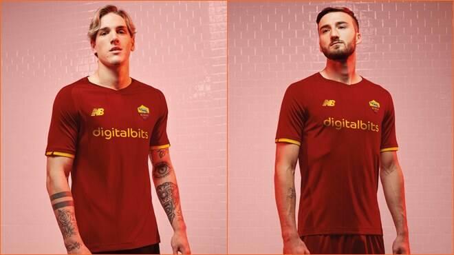 Rossa, minimal e nel rispetto della tradizione: ecco la nuova maglia della As Roma