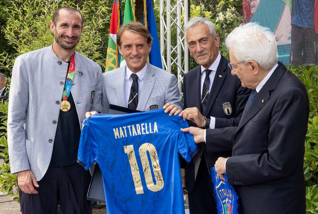 Euro 2020, gli Azzurri diventano “cavalieri”: Mattarella conferisce l’onorificenza a tutto il team