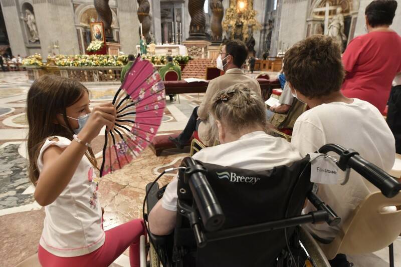 Giornata dei Nonni, il Papa: “Serve una nuova alleanza giovani-anziani o moriremo di egoismo e solitudine”