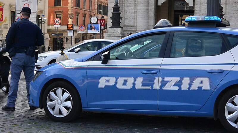 Roma, si cala i pantaloni e mostra i genitali in strada: arrestato un 53enne
