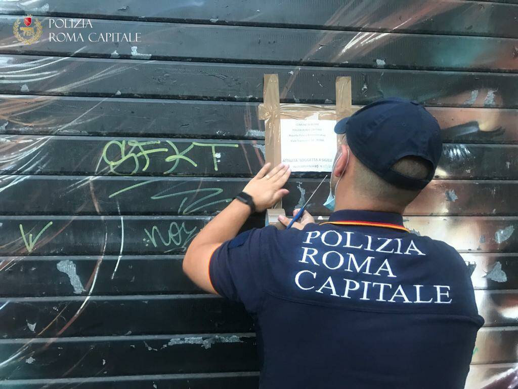 Mala movida a Roma, chiusi due market: vendevano alcolici oltre l’orario consentito