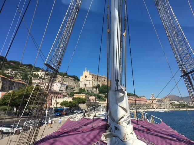 “Nave Italia” che educa e riabilita con la terapia della vela fa tappa a Gaeta