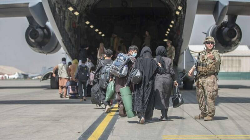 Attacco kamikaze all’aeroporto di Kabul: decine di morti e feriti