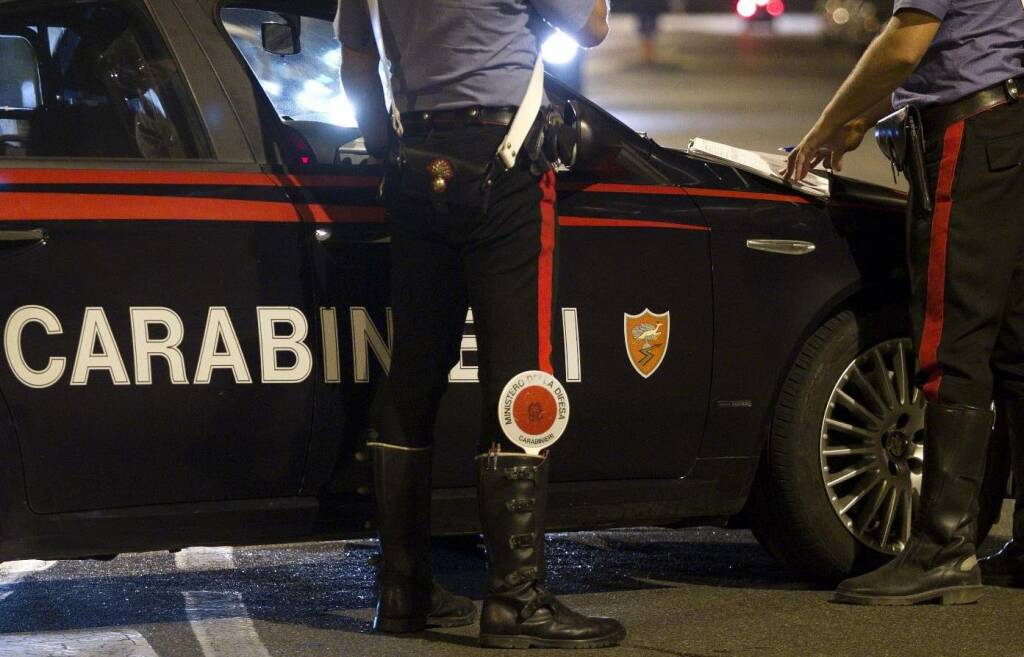 Ostia, prima l’inseguimento, poi la multa: 19enne non ci sta e minaccia i carabinieri in caserma