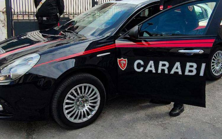 Tenta la “truffa dello specchietto”: nei guai un 32enne a Terracina