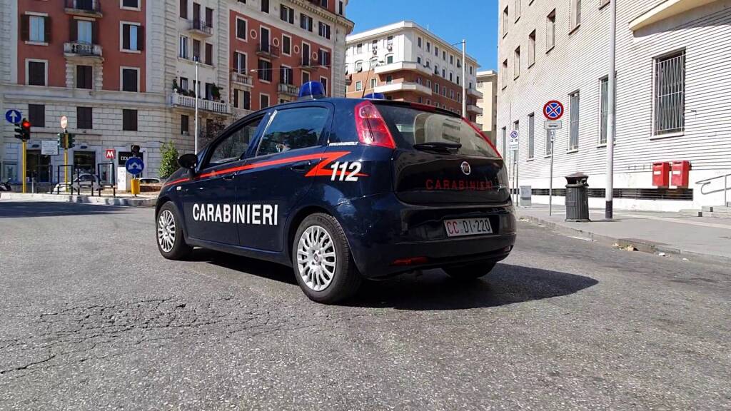 Roma, spezza la catena e ruba una fat-bike davanti ai Carabinieri: arrestato