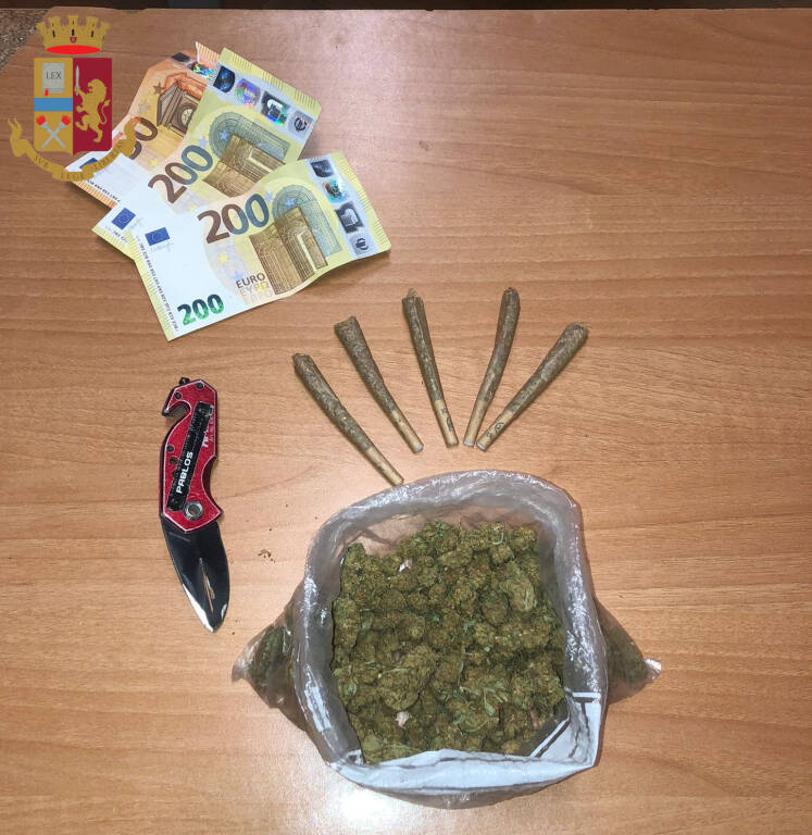 Roma, la droga viaggia in taxi: sequestrati 5 chili di marijuana
