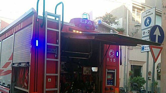 Civitavecchia: incendio in via Monte Grappa, intossicata la padrona di casa