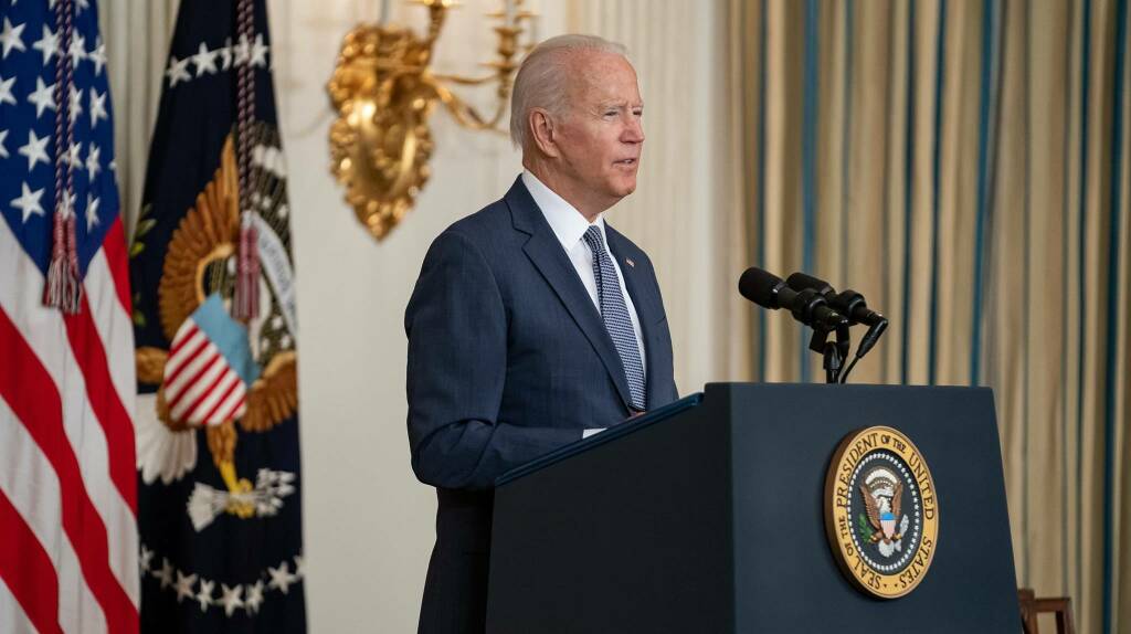 Biden si difende: “Evacuazione difficile ma finora i talebani hanno mantenuto le promesse”